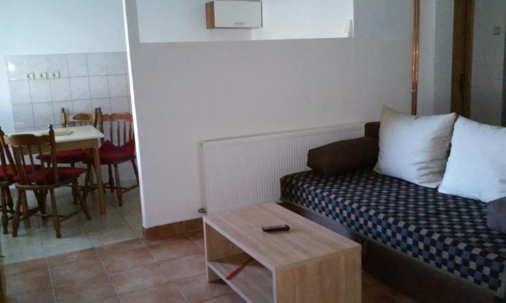 Apartment Laura Gračac Extérieur photo